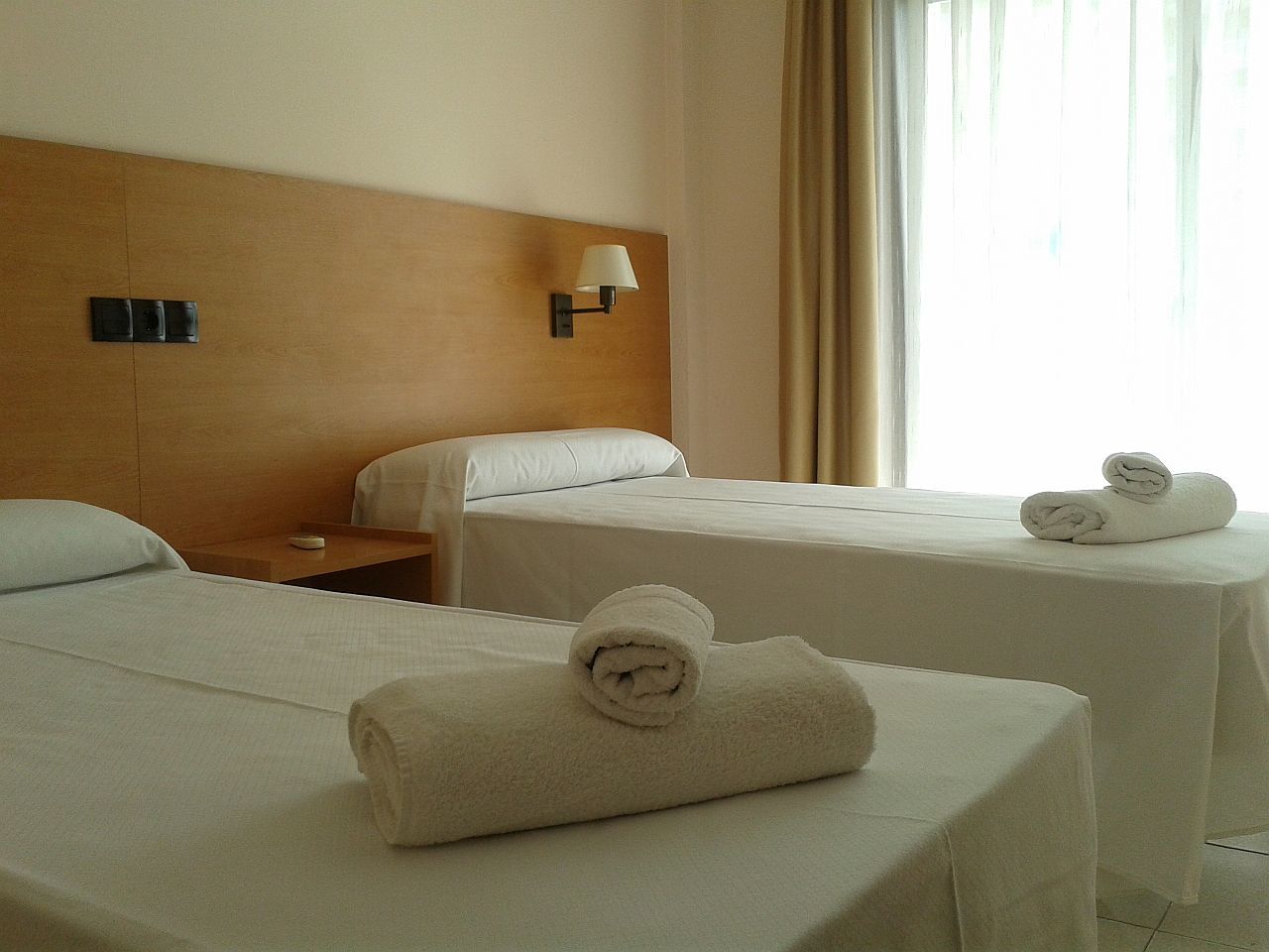 Bay Hotel Росес Екстериор снимка
