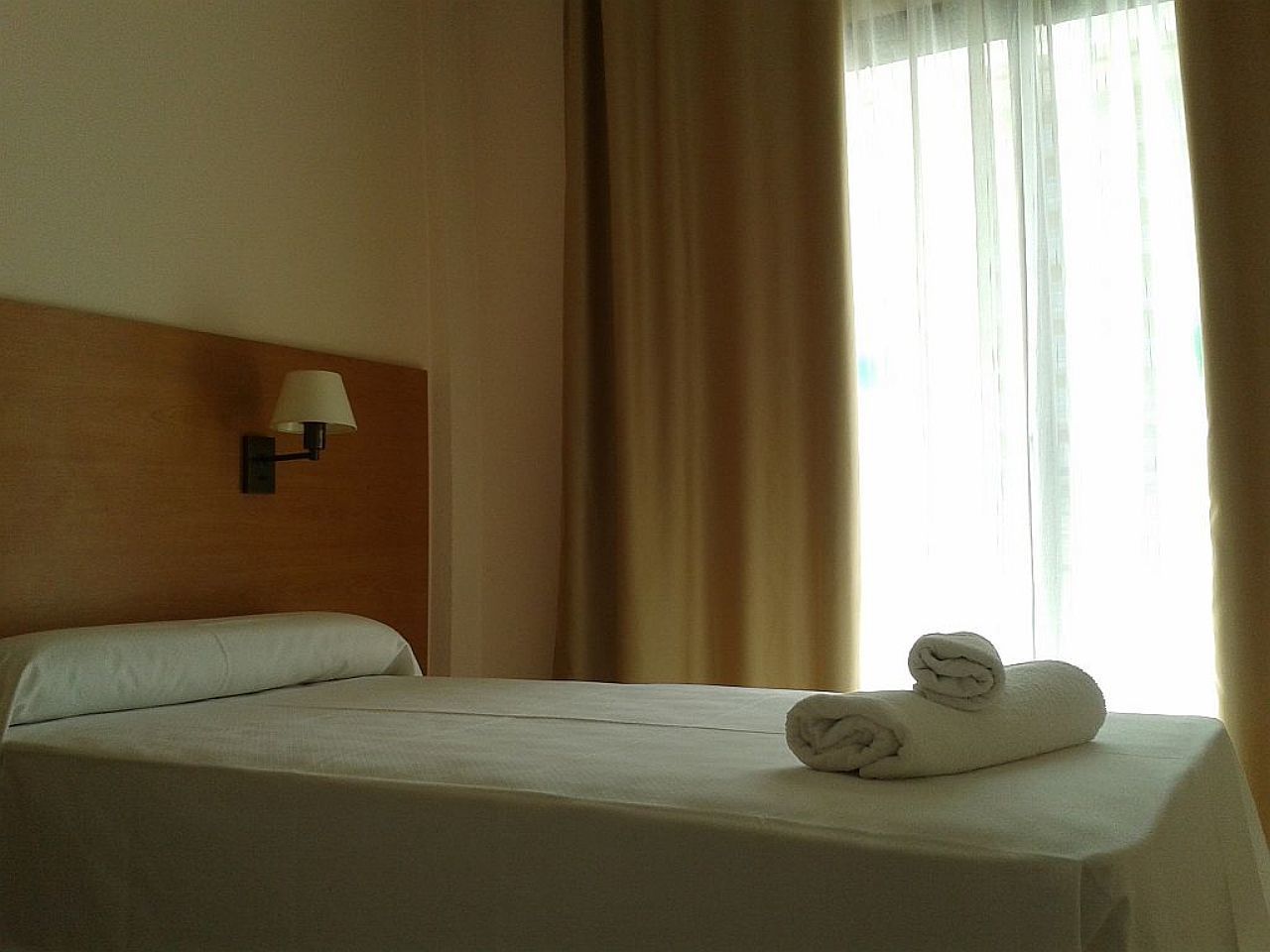 Bay Hotel Росес Екстериор снимка